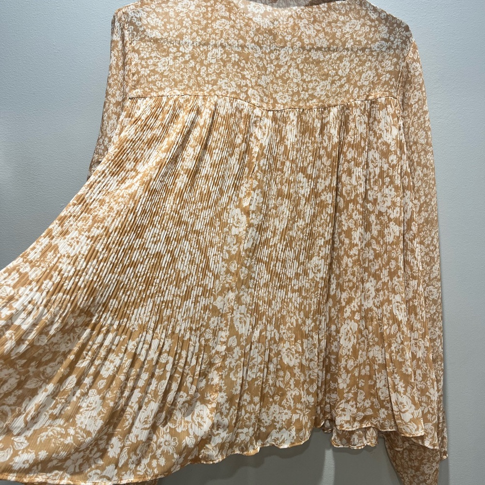 Women's Medium Floral light Beige LC Lauren Conrad Pleated Blouse - Picture 8 of 8